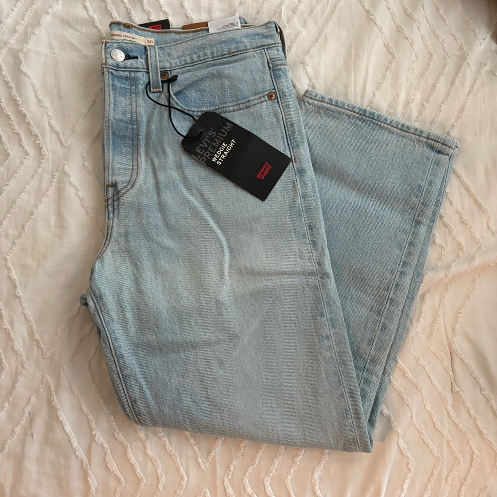 Levi's // Wedgie Straight